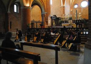 Morimondo : sperimentiamo la splendida acustica della chiesa Morimondo : sperimentiamo la splendida acustica dell'abbazia.