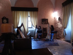 un momento delle prove nelle splendide sale del Castello un momento delle prove nelle splendide sale del Castello