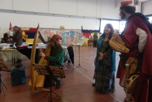 Un elfo dei boschi suona le nostre arpe! Il Cerchio delle Fate incontra "In vino veritas"