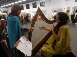 Il Cerchio delle Fate ha incontrato una splendida ninfa dei boschi: il suo bimbo nascerà tra un paio di mesi e ha già ascoltato la nostra musica!