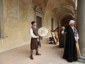 Patrizia Borromeo e Il Cerchio delle Fate a Cavernago (BG) Arpa Celtica al Castello di Cavernago (BG) 2 aprile 2016