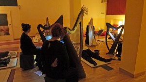 Ensemble di arpe celtiche e voci a Monza : centro Yoga Sadhana